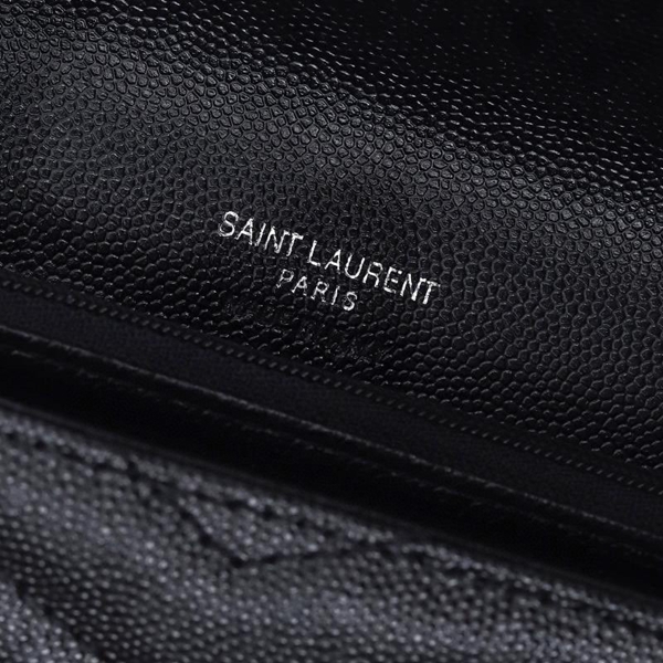 イヴサンローラン財布角部分ディテール